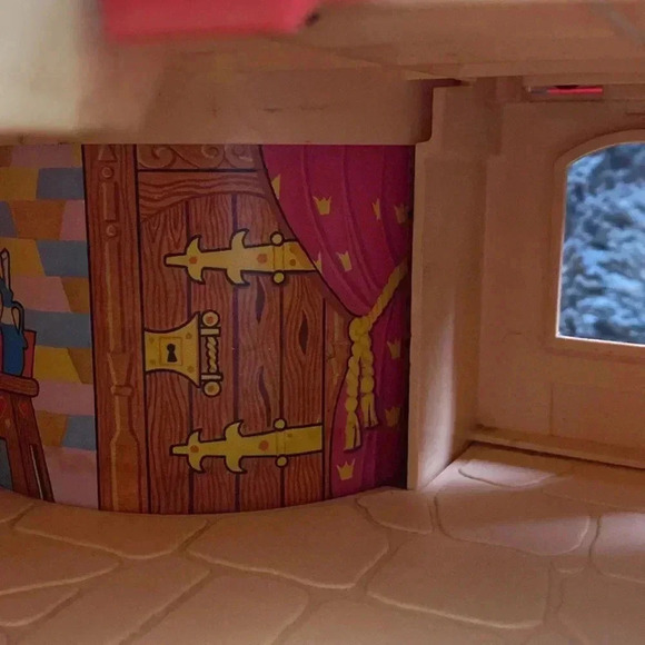 Vintage Fisher Price Little People #993 PLAY FAMILY CASTLE - Picture 9 of 16